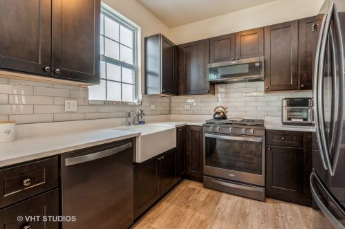 285 Timber Rdg Ct, Joliet IL 60431-1702 exterior