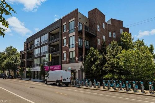 3530 Lincoln Ave, Chicago IL  60657-1104 exterior