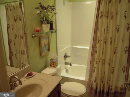 1808 Buchers Ml, Lancaster PA 17601-4634 exterior