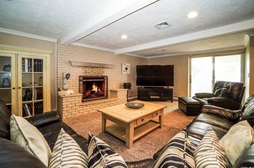 34 Cottonwood Dr, Commack NY 11725-2421 exterior