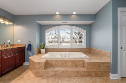 828 Colfax Ave, Elmhurst IL 60126-4535 exterior