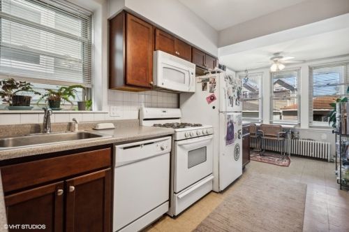 4103 Oakley Ave, Chicago IL 60609-2222 exterior