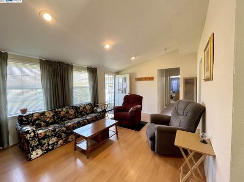 3306 Esperanza Dr, Concord, CA 94519-2004