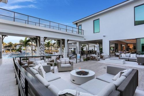 275 Indies Way, Naples FL 34110-6470 exterior