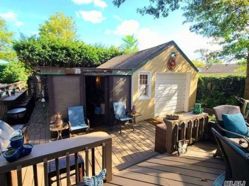 79 Berry St, Valley Stream NY 11580-3430 exterior