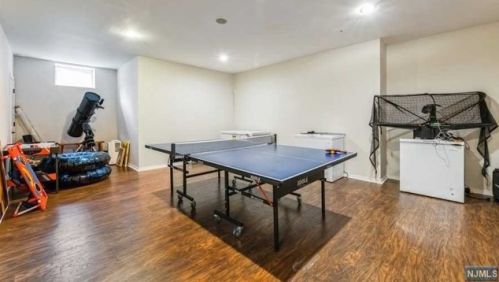 9 Blackledge Ct, Closter NJ  07624-3231 exterior