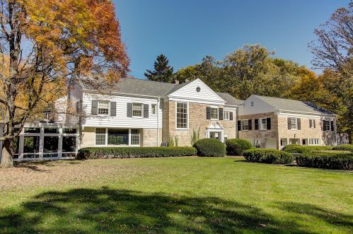 8415 Pelican Ln, Milwaukee WI 53217-2060 exterior