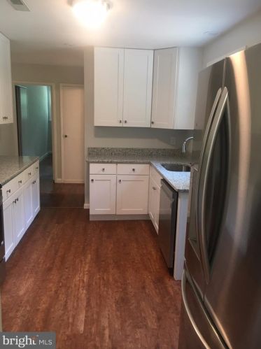 10501 Oaklyn Dr, Rockville MD  20854-3903 exterior