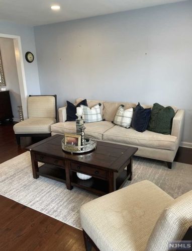 128 Passaic Ave, Hasbrouck Heights, NJ 07604-1110