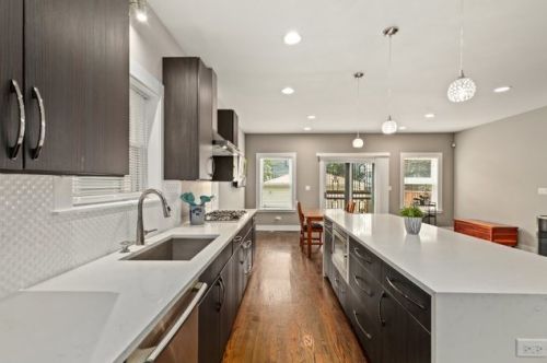 641 Bowen Ave, Chicago IL  60653-2824 exterior