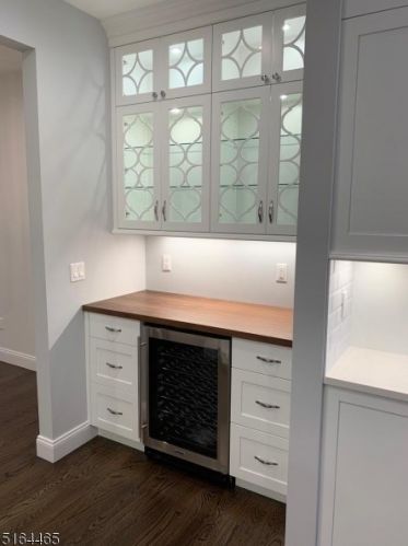 9 Dogwood Ter, Livingston NJ  07039-3601 exterior