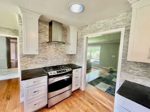 52 Laurel Ln, Springfield MA  01106-2004 exterior