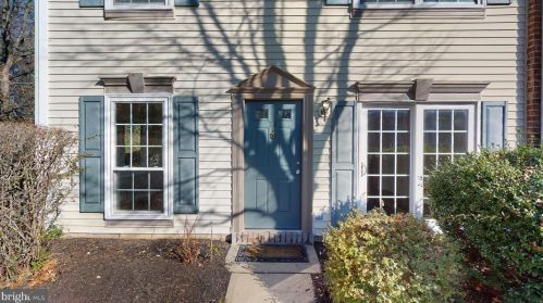 22 Lehavre Ct, Trenton NJ  08619-4721 exterior