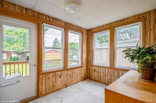 5227 Lamon Ave, Chicago IL 60630-1605 exterior