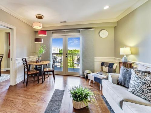 1526 Monroe St, Chicago, IL 60607-2408