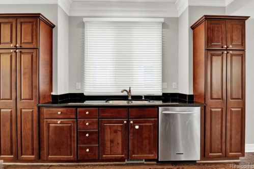 855 Bennaville Ave, Bham MI  48009-3668 exterior