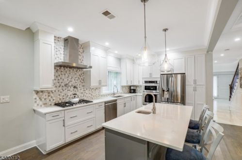 30 Mount Pleasant Pkwy, Livingston NJ  07039-2821 exterior