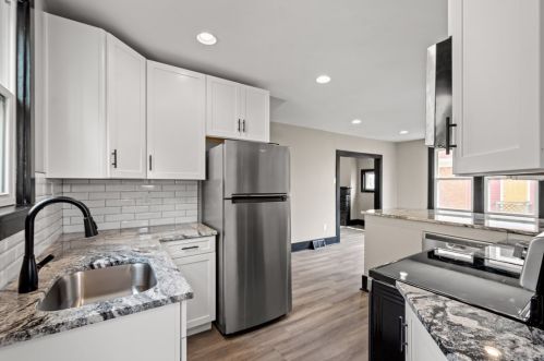 61 Mainsgate St, Pittsburgh PA 15205-2247 exterior