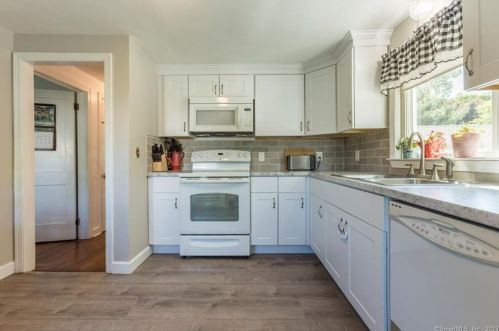 169 Glenwood St, Manchester CT 06040-5548 exterior