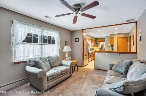 130 Floyd St, Edison NJ 08820-2101 exterior