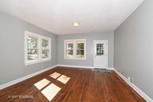 221 Pick Ave, Elmhurst IL  60126-3057 exterior