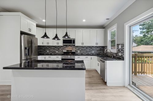 9145 University Ave, Chicago IL 60619-7946 exterior