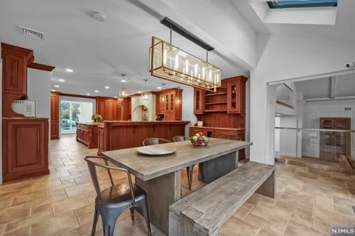 2 Toboggan Rdg Rd, Upper Saddle River NJ 07458-2521 exterior