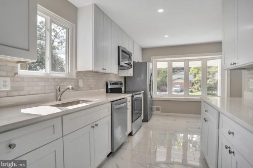 14005 Congress Dr, Rockville MD 20853-2668 exterior