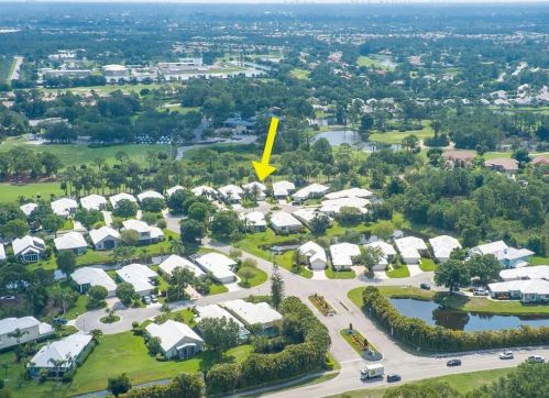 441 Fairway Lndg, Fort Pierce FL  34986-2168 exterior