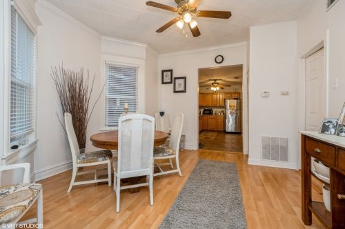 1333 Roscoe St, Chicago IL 60657-6782 exterior