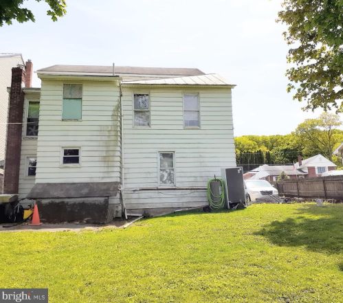 2048 Mahantongo St, Primrose, PA 17901-3110