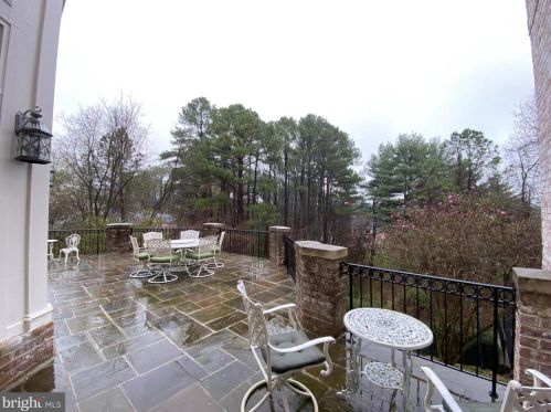 1289 Ballantrae Farm Dr, Mc Lean VA 22101-3027 exterior