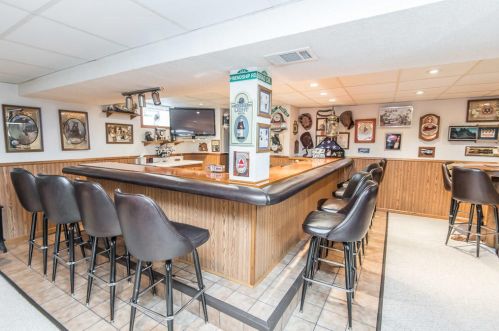 5030 20th St, Milwaukee WI 53233-2506 exterior