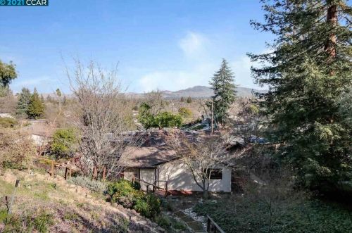 790 Charlton Dr, Concord CA 94523-3551 exterior