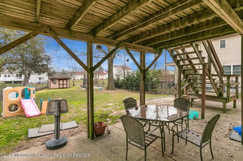 612 Grove Ave, Edison NJ 08820-3229 exterior