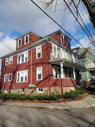 43 Ackers Ave, Brookline, MA 02445-4163