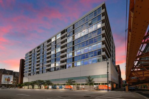 630 Franklin St, Chicago IL 60654-8327 exterior