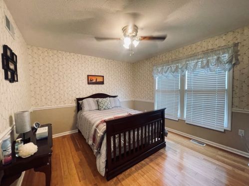 102 Cedar Rdg Dr, Monaca PA 15061-2748 exterior