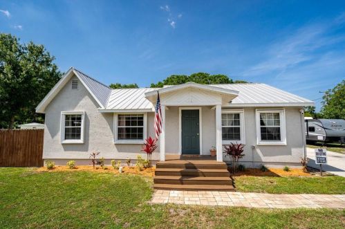 1512 Linwood Ave, Fort Pierce, FL 34982-6155