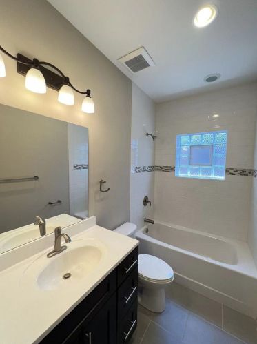 3831 Hermitage Ave, Chicago IL 60640-1127 exterior