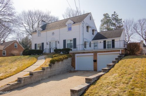 310 Glendale Blvd, Kalamazoo, MI 49004-1322