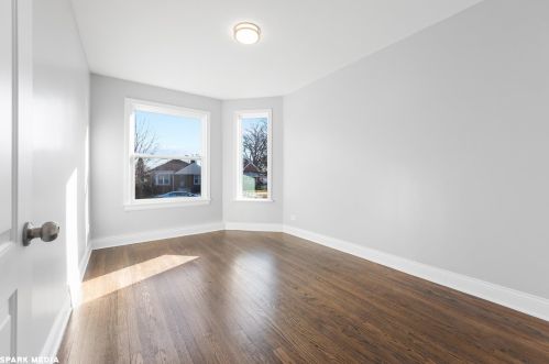 8450 Euclid Ave, Chicago IL 60617-2260 exterior