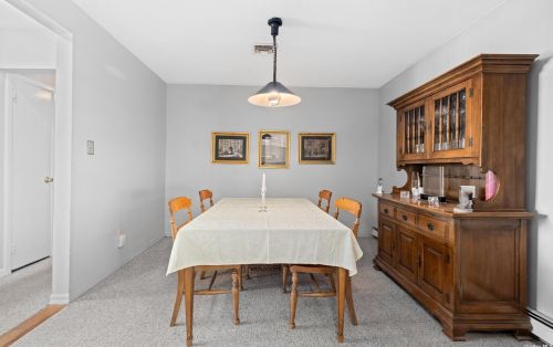 2 Furth Rd, Valley Stream NY 11581-2531 exterior