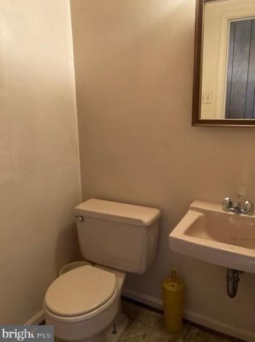 4032 40 Rd, Arlington VA 22207-4805 exterior