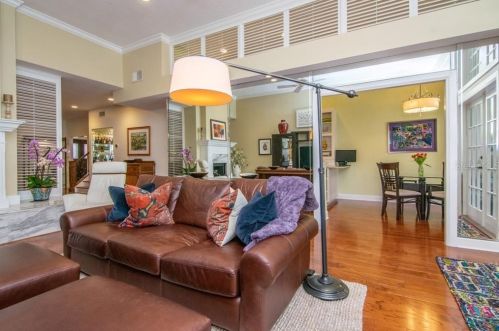 4949 Bayshore Blvd, Tampa FL 33611-3851 exterior