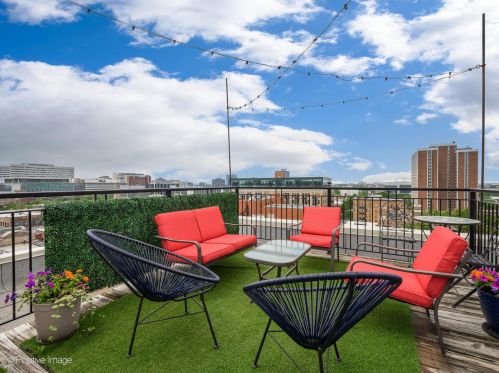 1500 Monroe St, Chicago IL  60607-2413 exterior