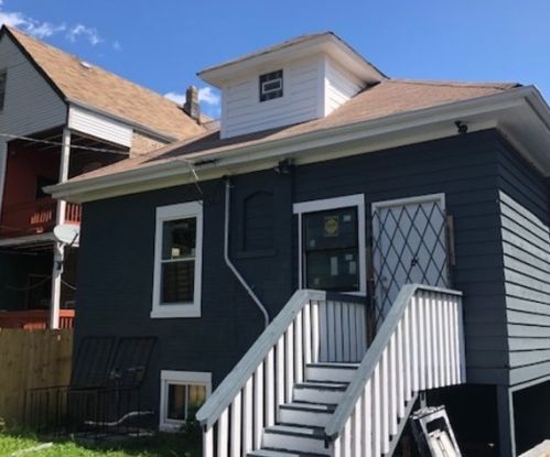 8422 Saginaw Ave, Chicago IL 60617-2028 exterior