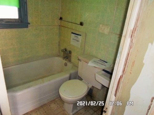 6737 Champlain Ave, Chicago, IL 60637-4112