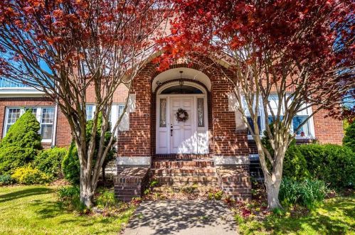 180 Wood Ave, Woonsocket, RI 02895-3476