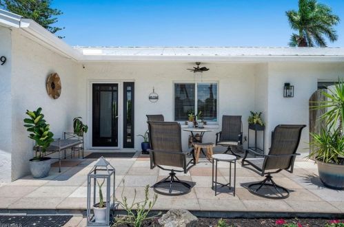 699 99th Ave, Naples, FL 34108-2229